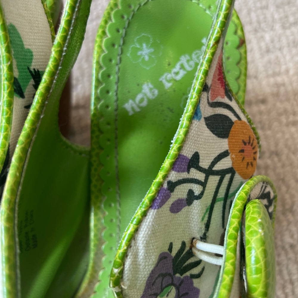 Floral Mary Jane Shoes with Green Interior. Not rated. 7.5. Adorable cloth shoes - Picture 3 of 10
